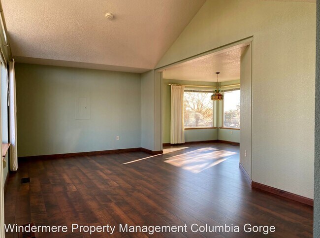 Building Photo - 3 br, 2 bath House - 813 D and H Rd