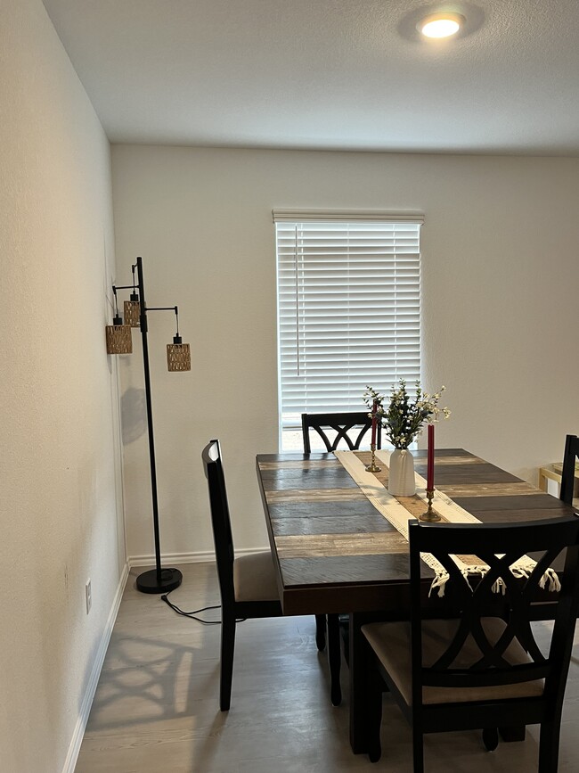 Building Photo - 923 Antelope Trl