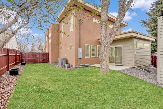 Foto del edificio - 4 Bedroom 3 Bath With Tons of Character Ne...