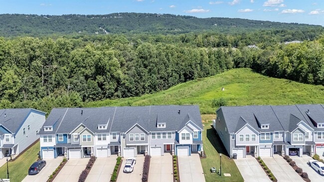 Foto del edificio - 46 Mardale Ln