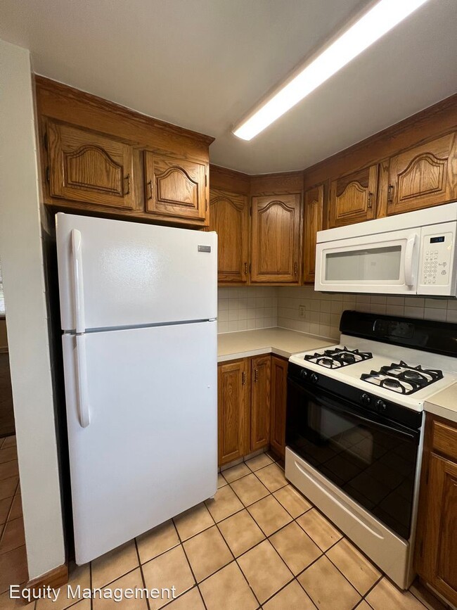 Foto del edificio - 3 br, 1.5 bath House - 1046 Leslie Lane