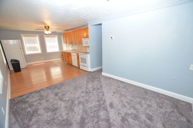 Building Photo - Cozy Home near Merle Hay!