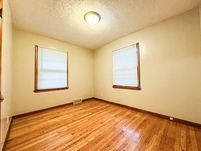 Building Photo - 5618 Huntington Ave