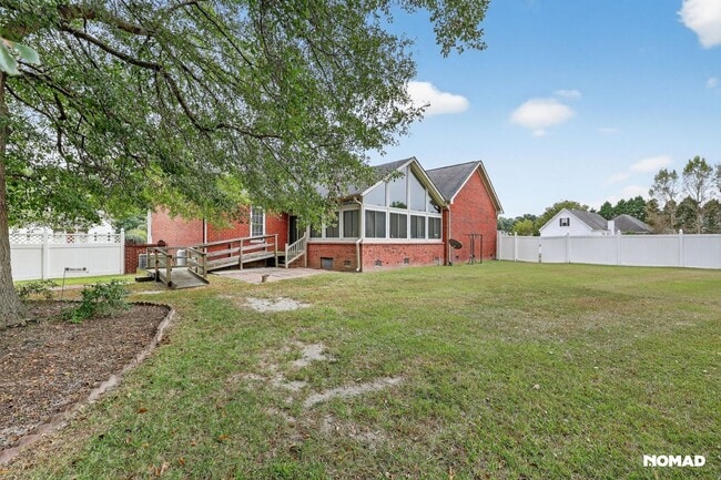 Building Photo - 401 Adler Ln