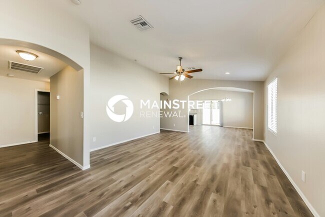Building Photo - 3 Bedroom Pet-Friendly Home in Phoenix, AZ with Main Street Renewal