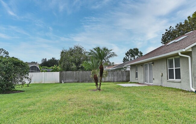 Foto del edificio - 1,850 Sq Ft 3-Bed, 2-Bath Orlando Home – Lawn Care Included & Fully Updated!
