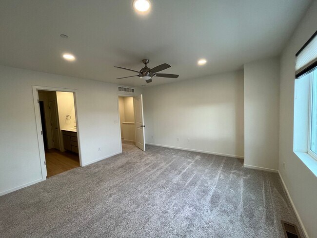 Foto del edificio - Beautiful New-Build Townhome in Greeley