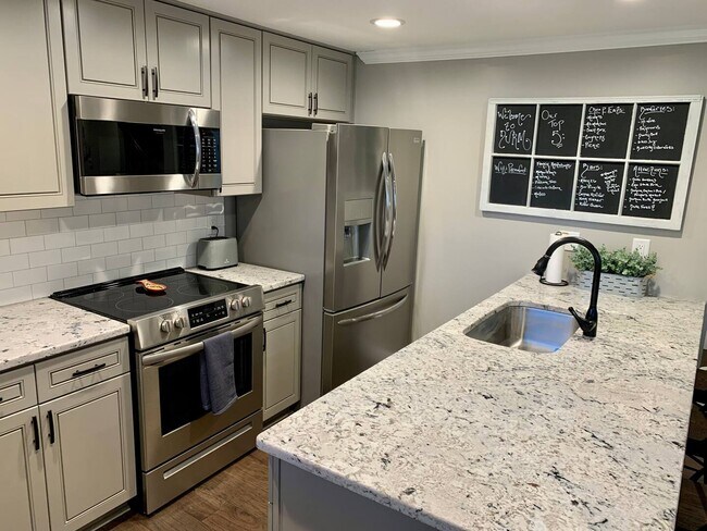 Stainless Steel Appliances - 505 N Elizabeth St