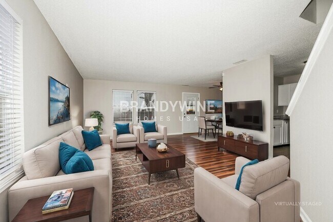 Building Photo - 4528 Connaught Dr E