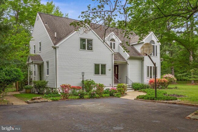 Building Photo - 405 Holly Glen Dr