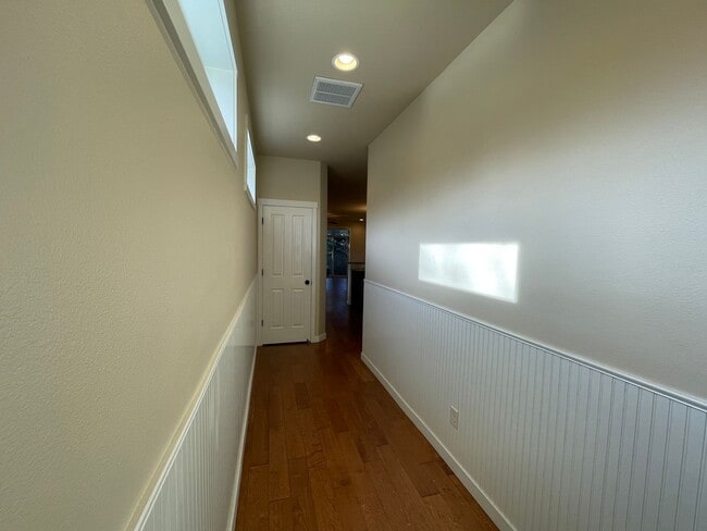Building Photo - Traditional Remington Station Home Built i...
