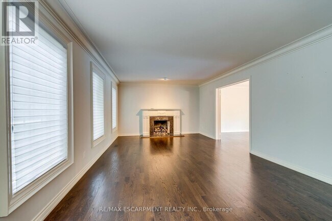 Photo du bâtiment - 1251 Lakeshore Rd E