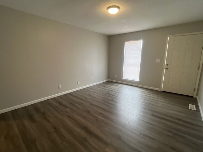 Building Photo - 18 Foxboro Cv