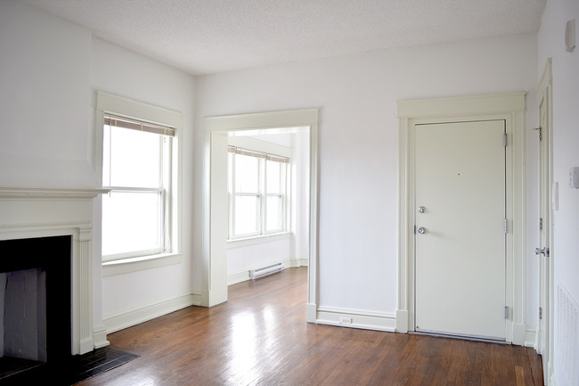 Dining/Living room - Yankee Hill