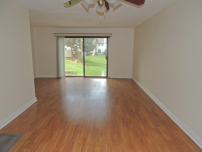 Foto del edificio - 1178 E Cunningham Dr