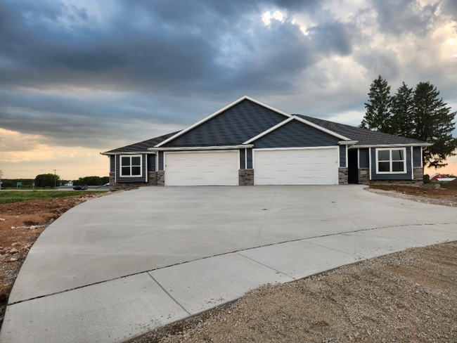 Building Photo - N973-N975 S Magdalyn Ct