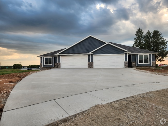 Building Photo - N973-N975 S Magdalyn Ct