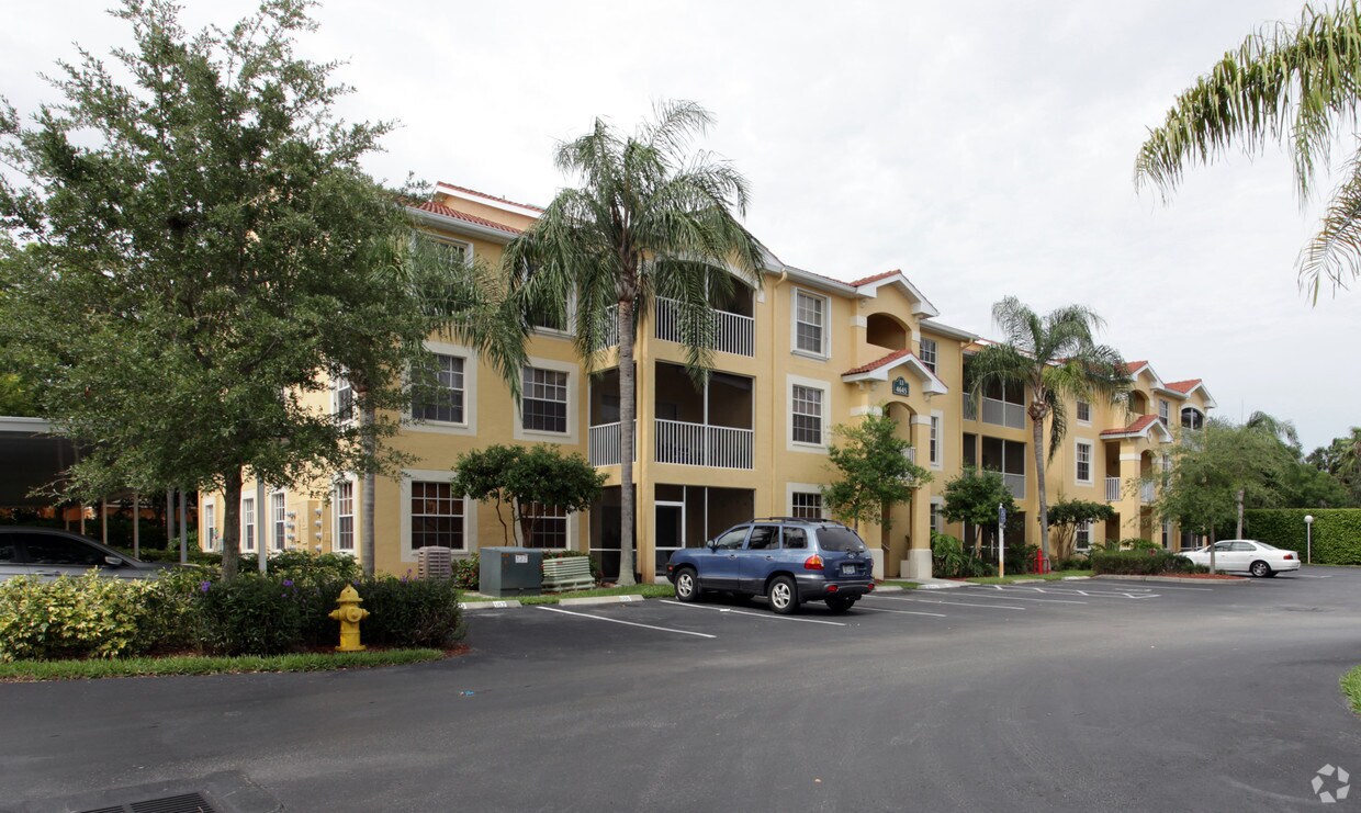 Saint Croix at Pelican Marsh Apartments in Naples, FL