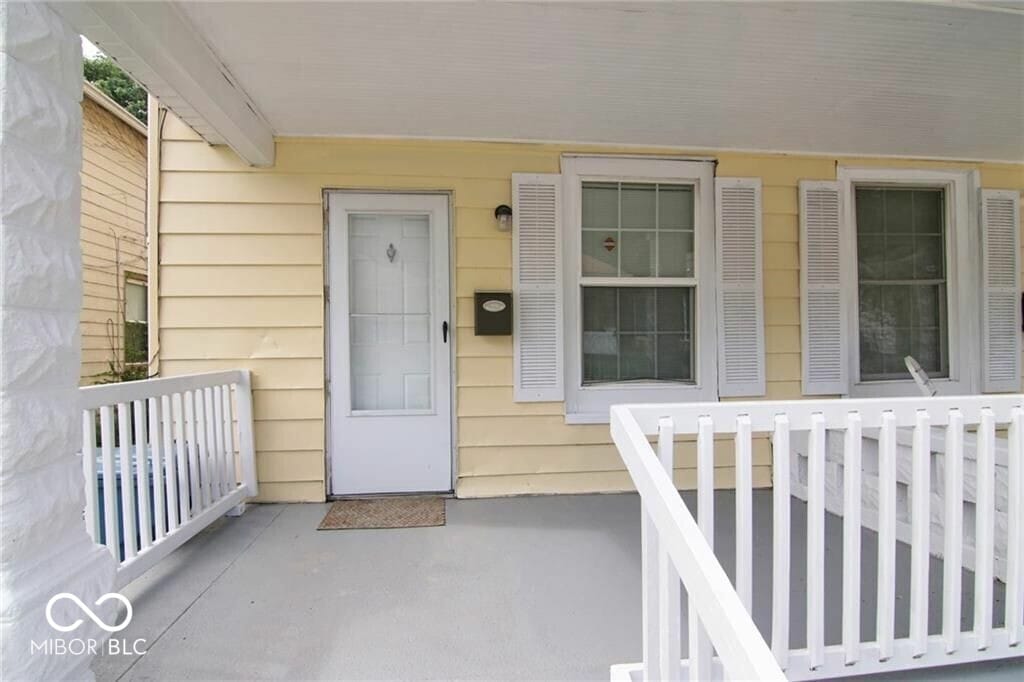 Building Photo - 417 W 39th St