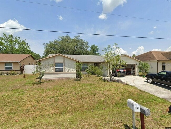 Building Photo - 746 Maderia Ct