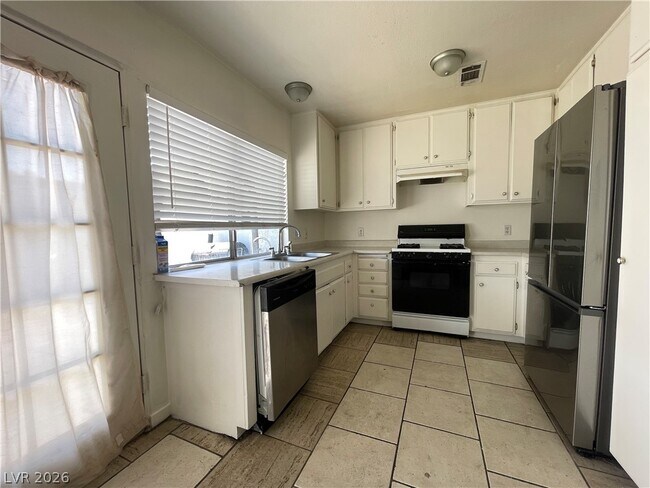 Foto del edificio - 3904 Blackford Pl