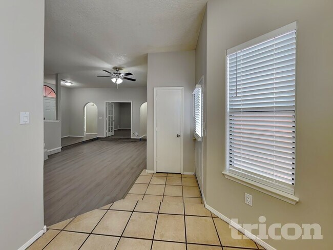 Foto del edificio - 6401 Prairie Sage Dr NW