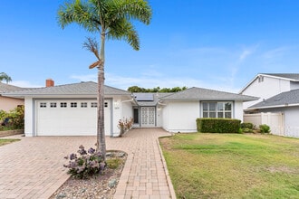Building Photo - 1433 Lantana Ave