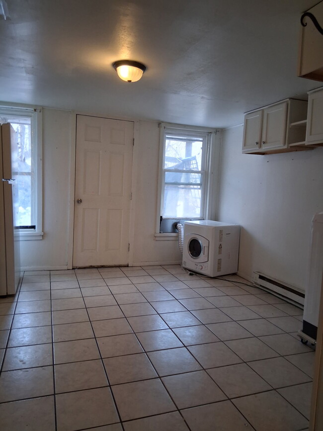 Building Photo - 137 Mill St