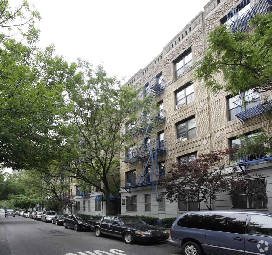 Primary Photo - 46-50 W 111th St