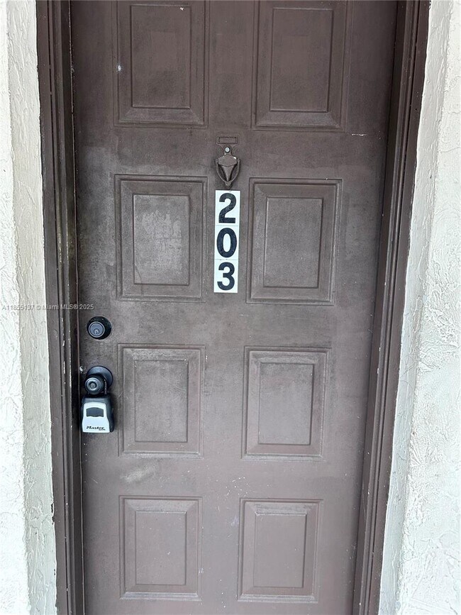 Building Photo - 6040 Shaker Wood Cir