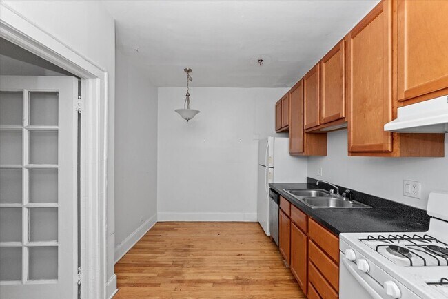 Foto del edificio - 3449 N Elaine Pl