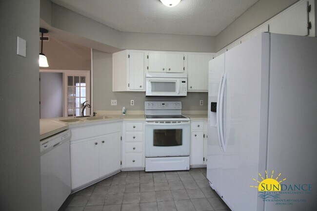 Building Photo - Beautiful 3 Bedroom Home in Fort Walton