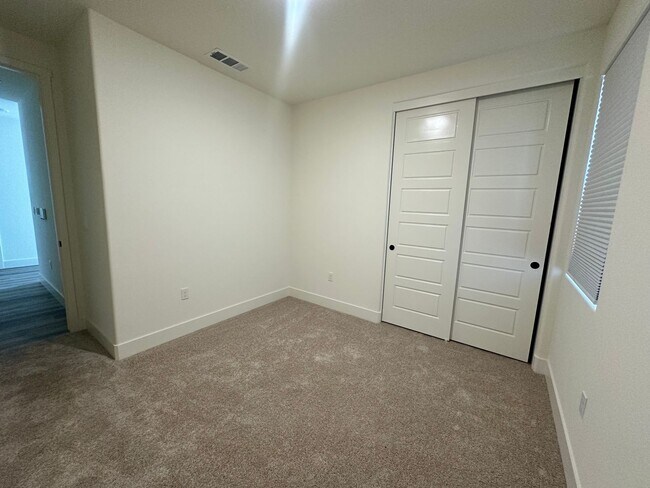 Building Photo - NW Visalia Home Coming Soon!