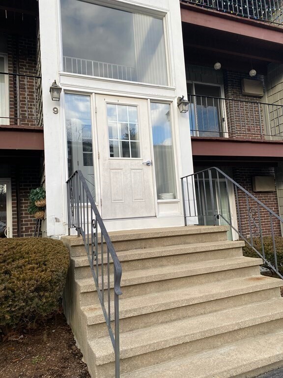 9 Woodcrest Ct Unit 4, Weymouth, MA 02190 Condo for Rent in Weymouth