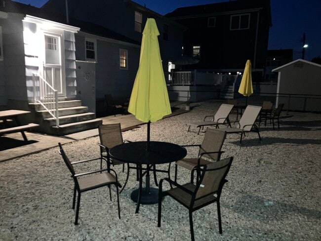 Building Photo - 1922 Baltimore Ave