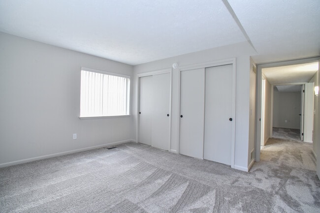 Building Photo - Carriage Hill Apartments
