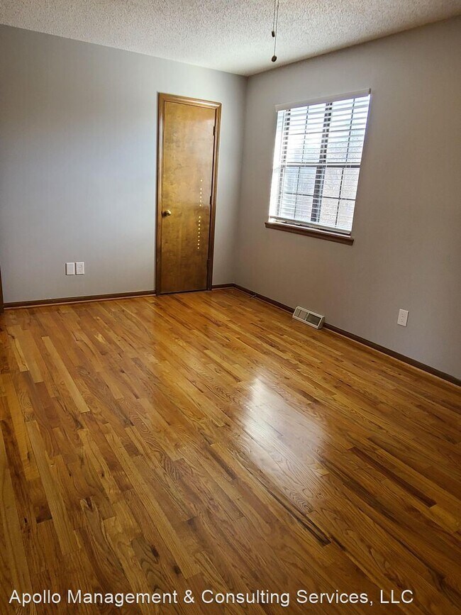 Building Photo - 2 br, 1.5 bath House - 1166 Hampton Lane