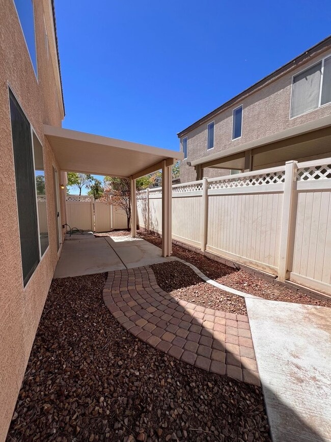 Building Photo - Southwest - Gated Community Pool/Spa/Playground