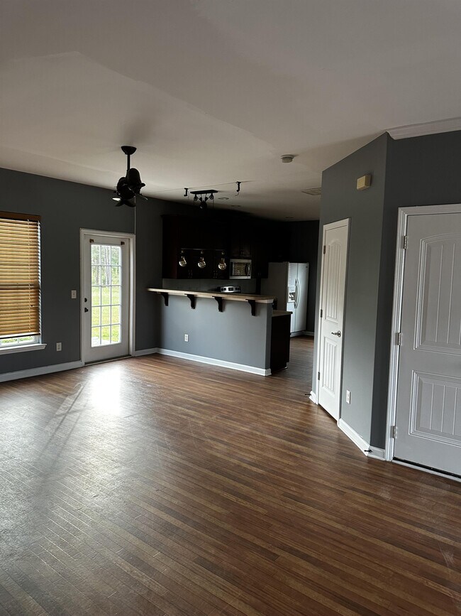 Foto del edificio - 46 Twin Oaks Pl