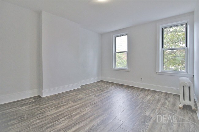 Building Photo - 429 RUTLAND ROAD #2BR