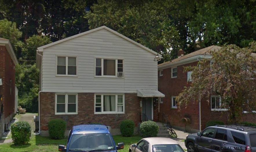 52 Hackett Blvd Unit 2nd floor back, Albany, NY 12209 Room for Rent