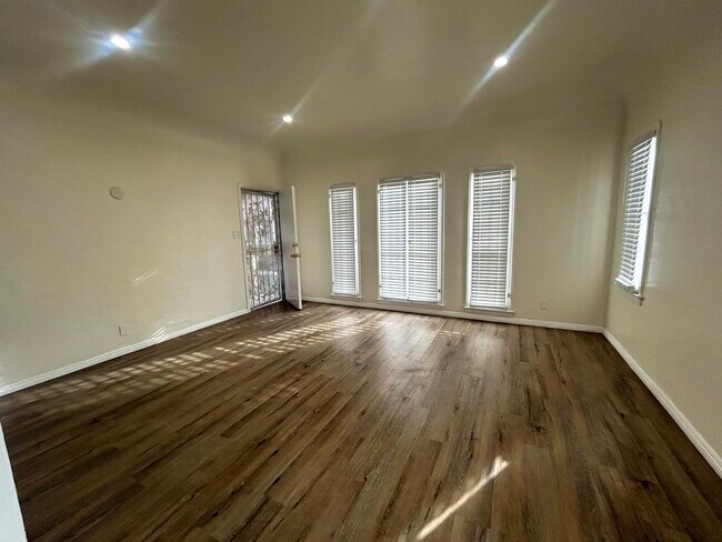 Foto del edificio - 4253 1/2 Leimert Blvd