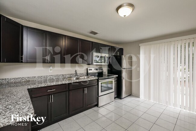 Building Photo - 5826 N Farragut Dr