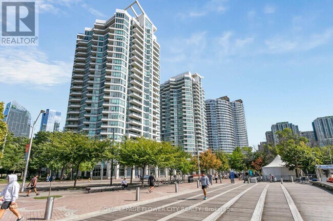 Photo du bâtiment - 801-228 QUEENS Quay