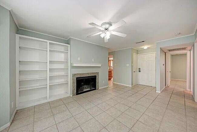 Foto del edificio - 1510 W N Loop Blvd