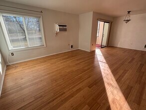 Building Photo - 179 Amberly Dr