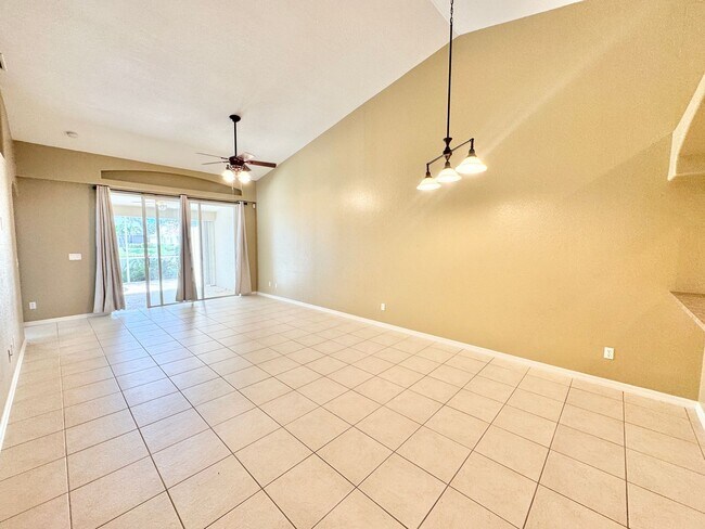 Building Photo - ** IBIS COVE ** 3 BED / 2 BATH - 2 CAR GAR...
