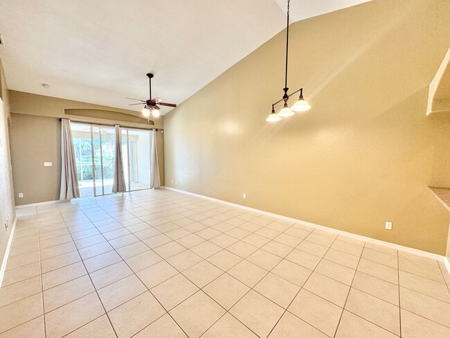 Foto del edificio - ** IBIS COVE ** 3 BED / 2 BATH - 2 CAR GAR...