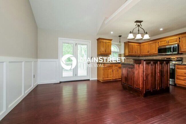 Foto del edificio - 3 Bedroom Pet-Friendly Home in Lee's Summi...