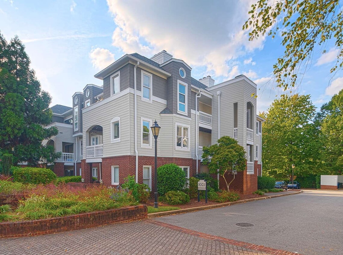 Primary Photo - Chic & Cozy Condo in the heart of Raleigh!